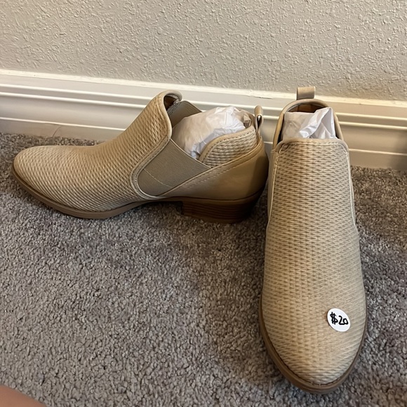 Shoes - Picture 3 of 16